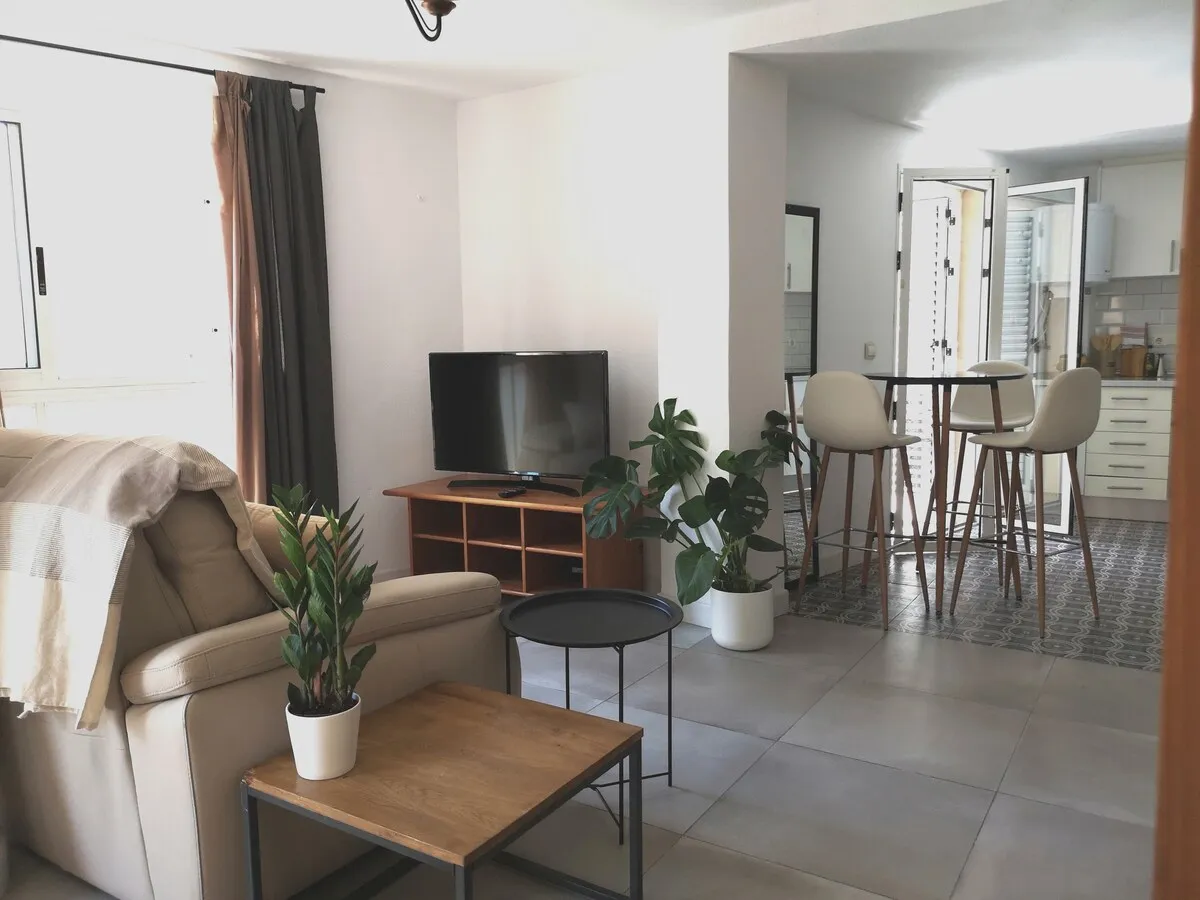 Alicante centro tradicional cerca del mar - Imagen 12