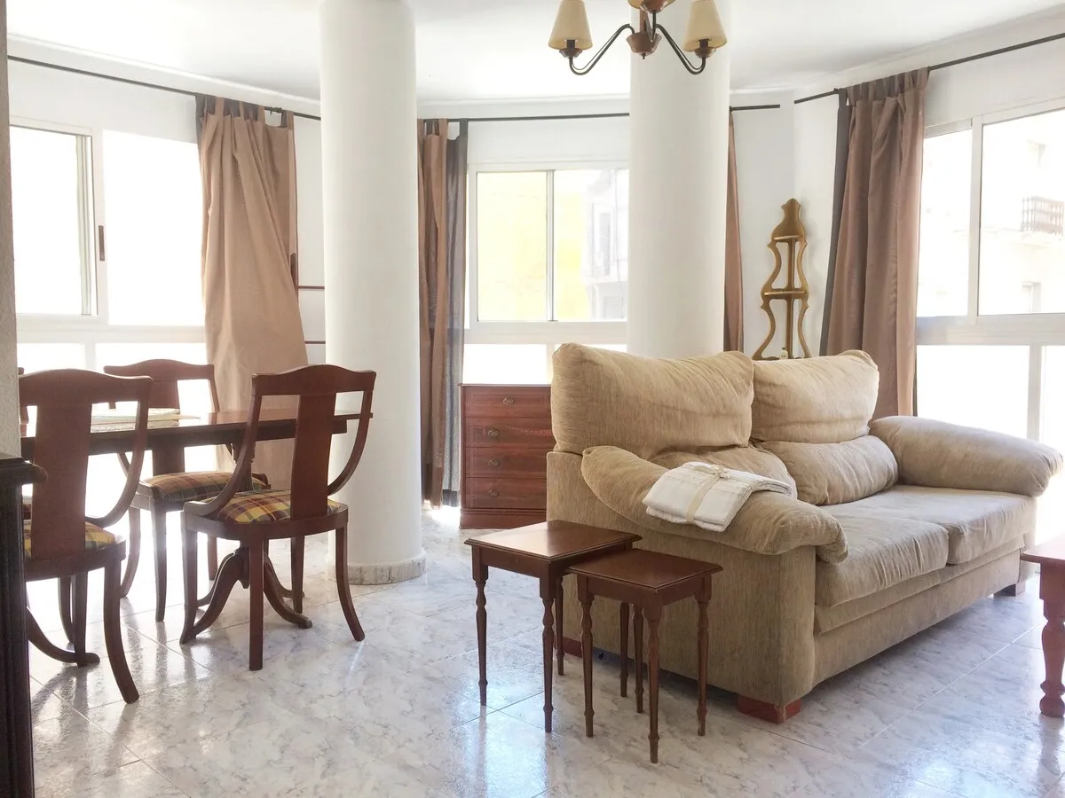 Alicante centro tradicional cerca del mar - Imagen 5